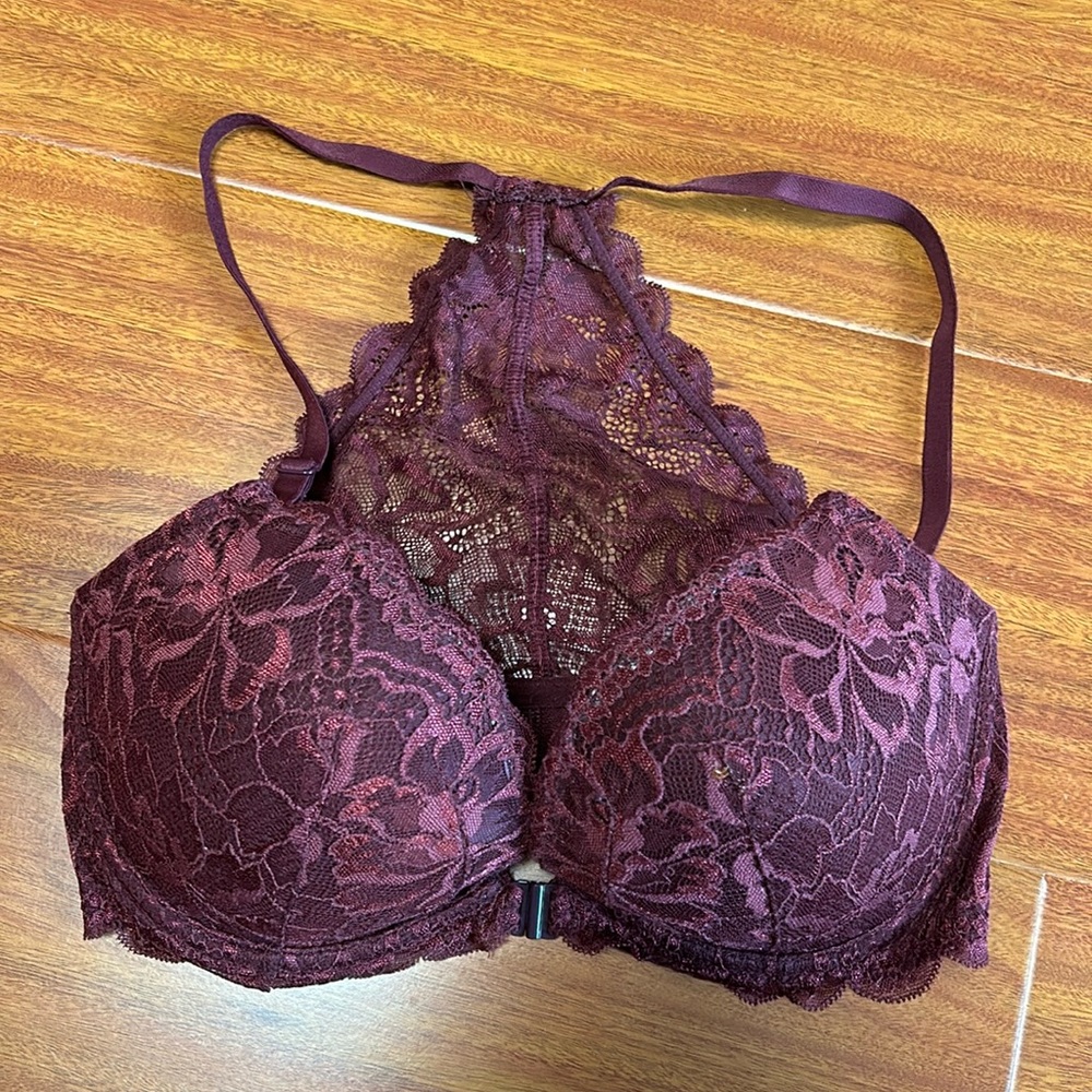 Maroon Lace Victoria Secret Bra. 32dd.